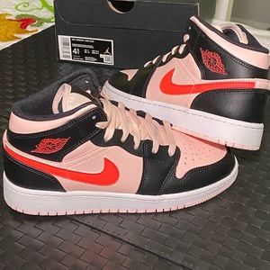 Air Jordan 1 mids (gs) crimson pink